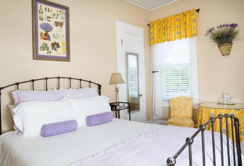ホテル Burke Manor Inn & Pavilion