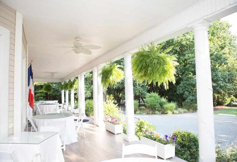 ホテル Burke Manor Inn & Pavilion
