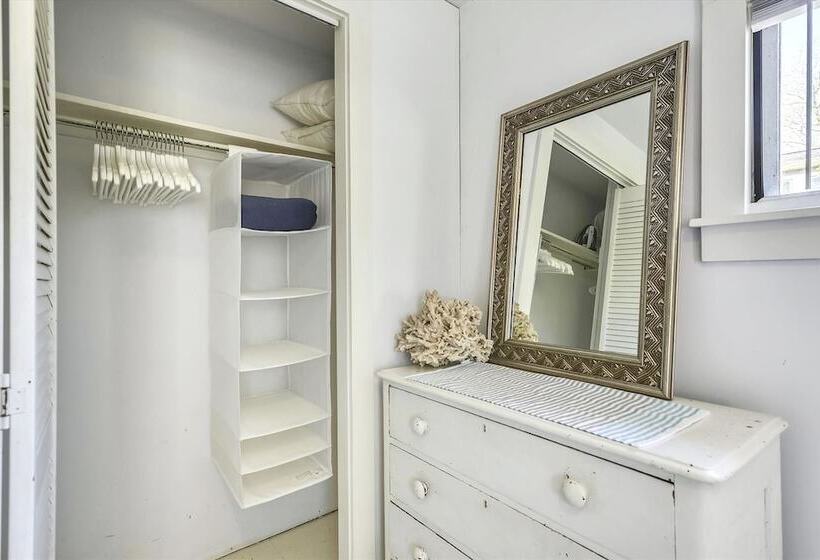 Oak Bluffs 3 Bed Cottage, Walk To Town