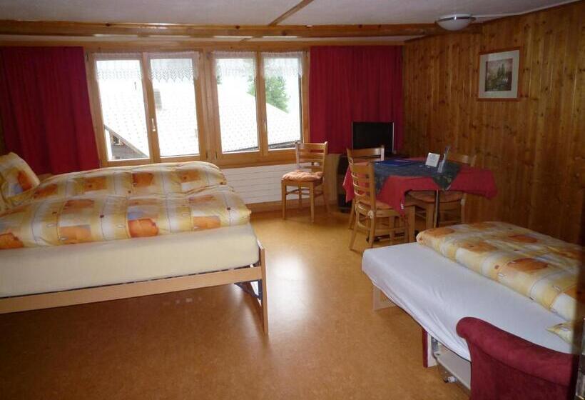 بنسيون Esthers Guesthouse