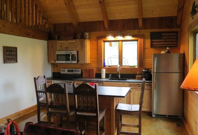 Southern Comfort Lakeside Cabin Resort