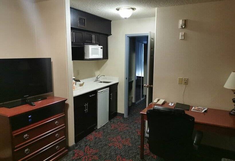هتل Comfort Inn & Suites University