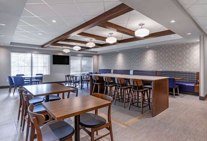 هتل Comfort Inn