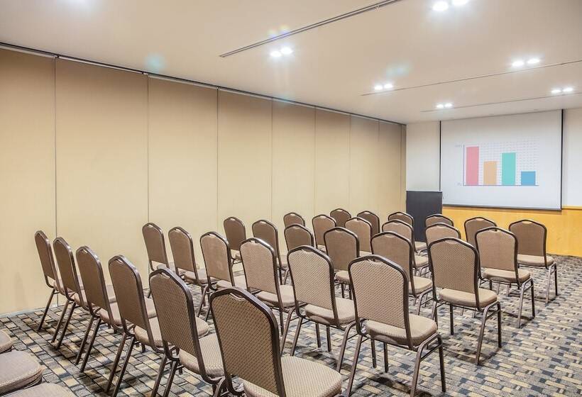 فندق Fiesta Inn Monterrey La Fe