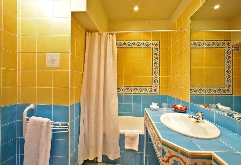 هتل Hostellerie La Charmille