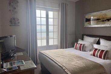 هتل Hôtel De La Pointe Du Grouin