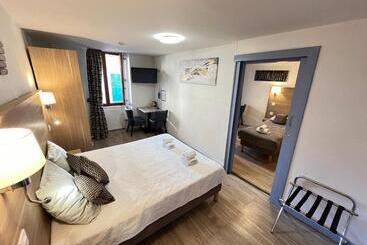 هتل Hôtel Du Cheval Blanc Barcelonnette