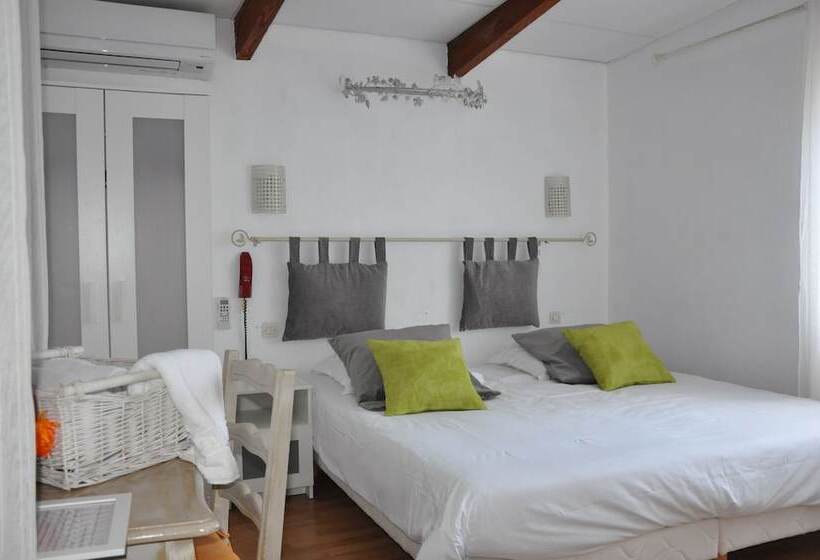 ホテル Hôtel Les Mimosas