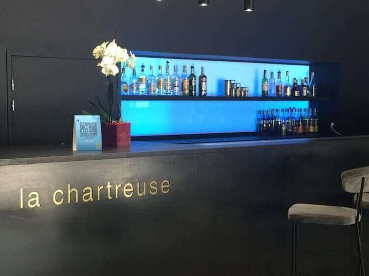 Отель Hôtel Restaurant La Chartreuse Logis De France