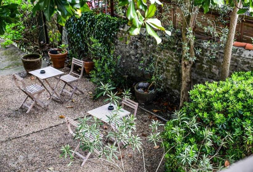 هتل Hôtel Val Flores Logis