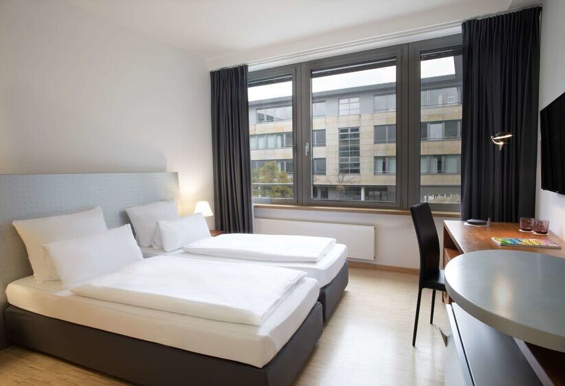 هتل Four Munich Neue Messe