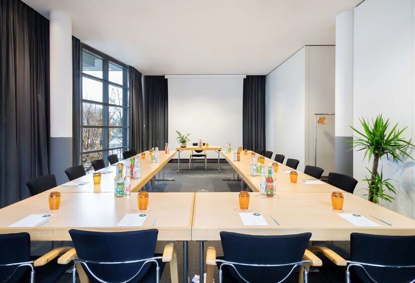 هتل Four Munich Neue Messe