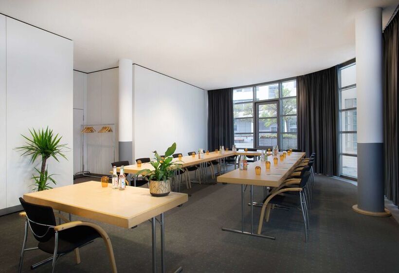 هتل Four Munich Neue Messe