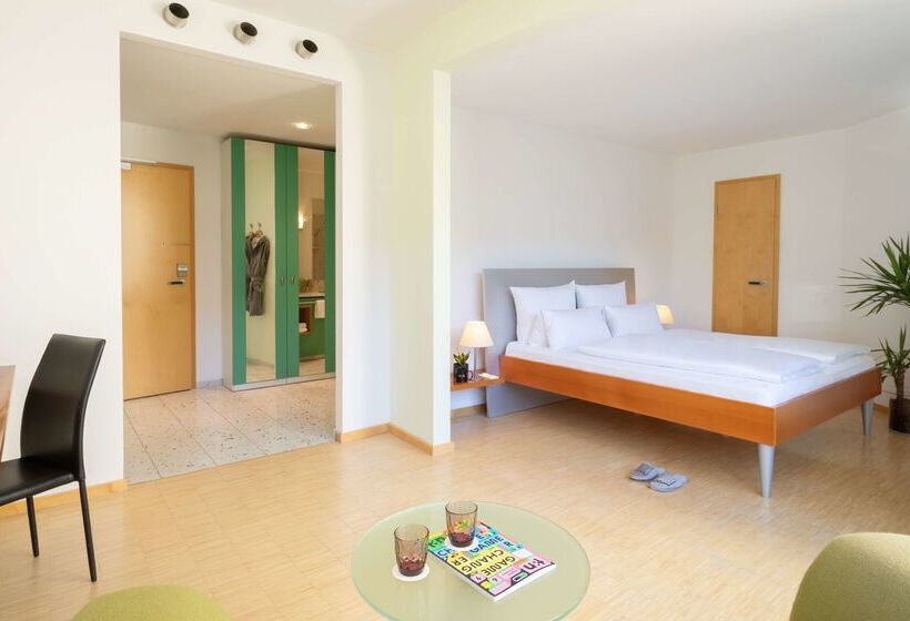 هتل Four Munich Neue Messe