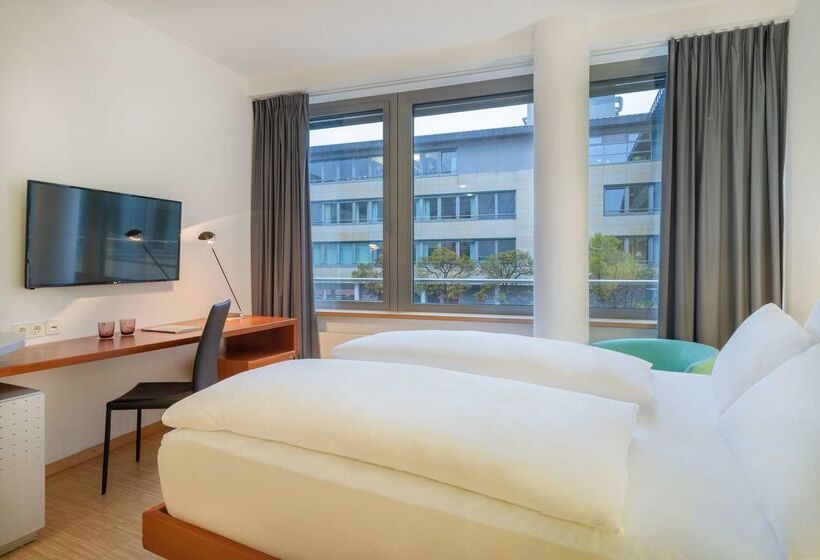 هتل Four Munich Neue Messe