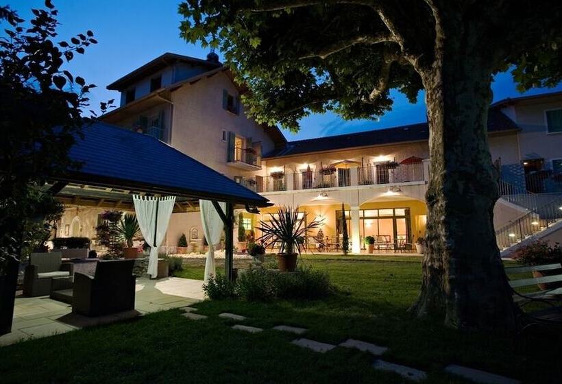 هتل Logis Auberge Saint Simond