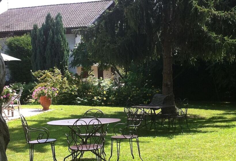 هتل Logis Auberge Saint Simond