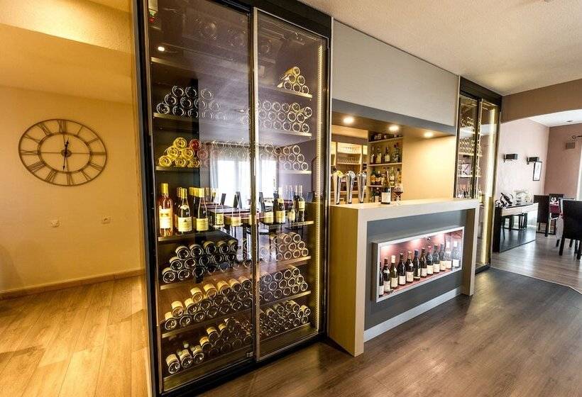 هتل Hôtel Carline Beaune