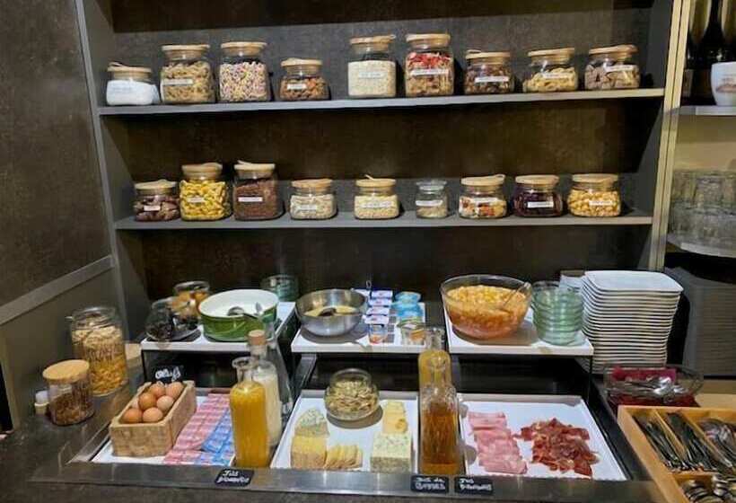 בית מלון כפרי Logis Central Hôtel   Restaurant & Spa