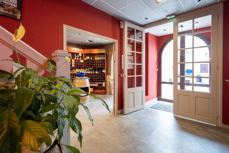 בית מלון כפרי Logis Central Hôtel   Restaurant & Spa