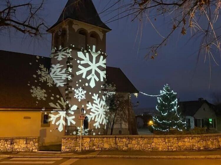 Hotel Logis Hôtel Annecy Nord / Argonay