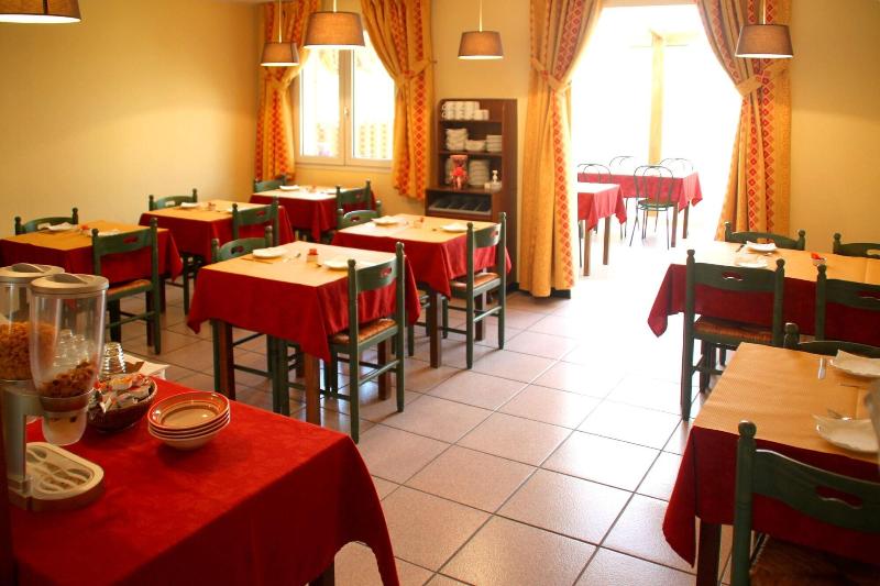 호텔 Logis Hôtel Le Pan De Bois