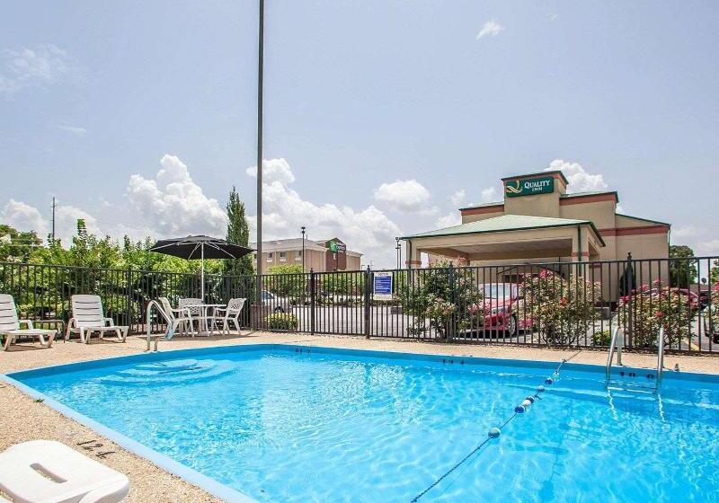 Отель Quality Inn