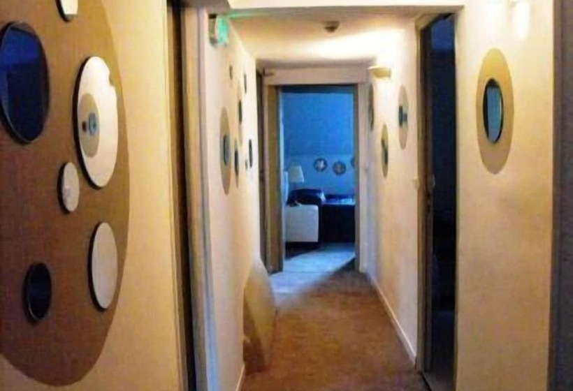 בית מלון כפרי Logis Hôtel Restaurant Les Capucins
