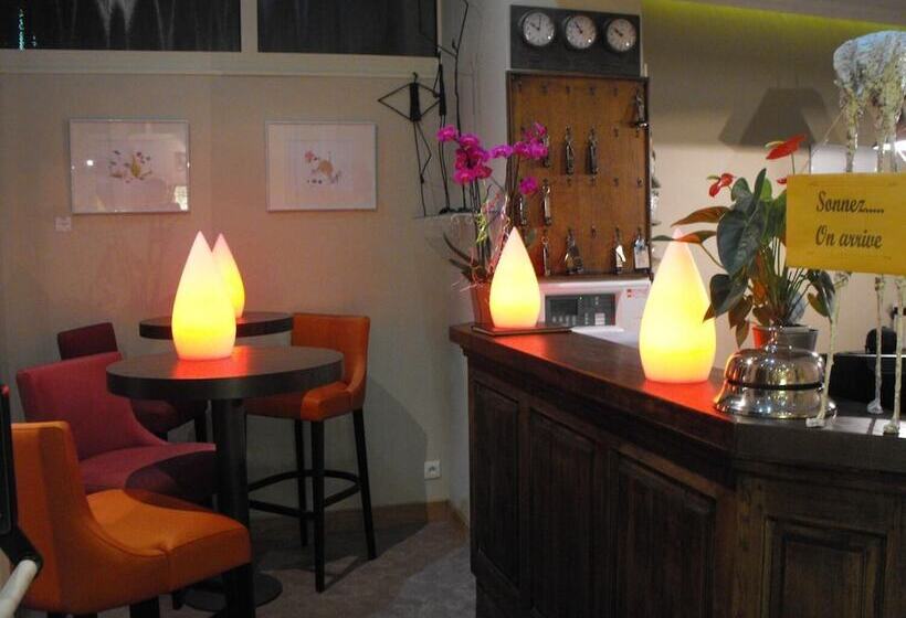 בית מלון כפרי Logis Hôtel Restaurant Les Capucins