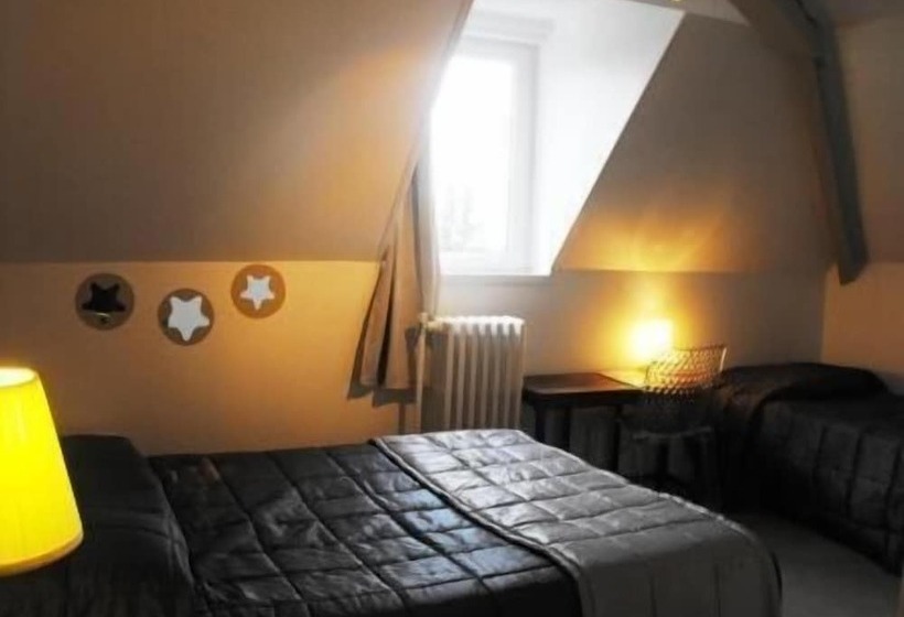 ホテル Logis Hôtel Restaurant Les Capucins