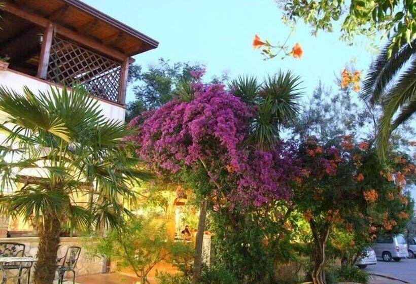 هتل Albergo Il Giardino