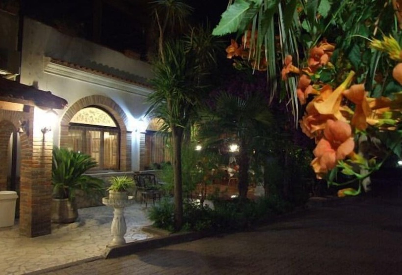 هتل Albergo Il Giardino