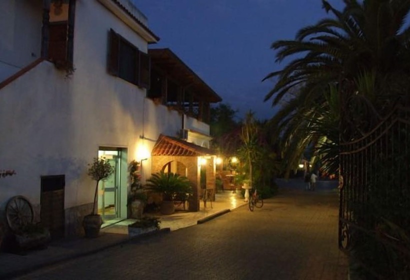 هتل Albergo Il Giardino