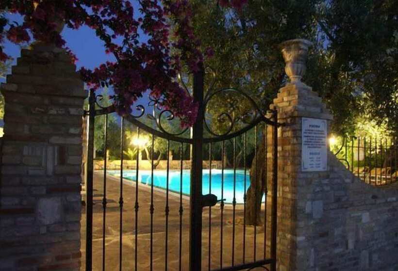 هتل Albergo Il Giardino