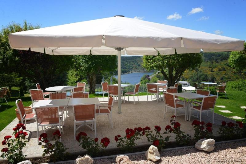 ホテル Logis Hôtel Beau Site