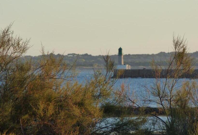 هتل Castel Moor