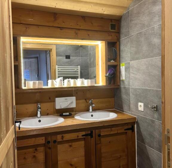 فندق Chalet Hôtel Du Mont Charvin & Spa