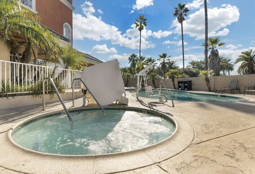هتل Comfort Suites Oceanside Camp Pendleton Area