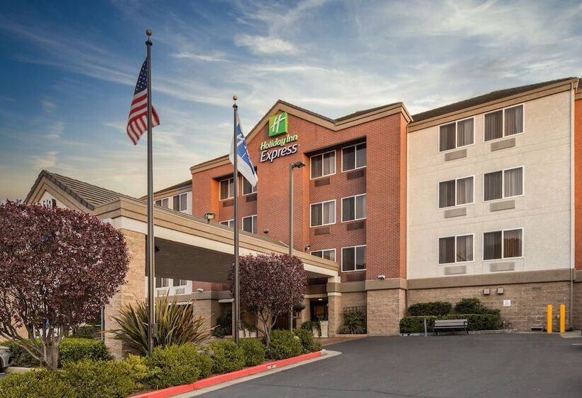 هتل Holiday Inn Express Castro Valley