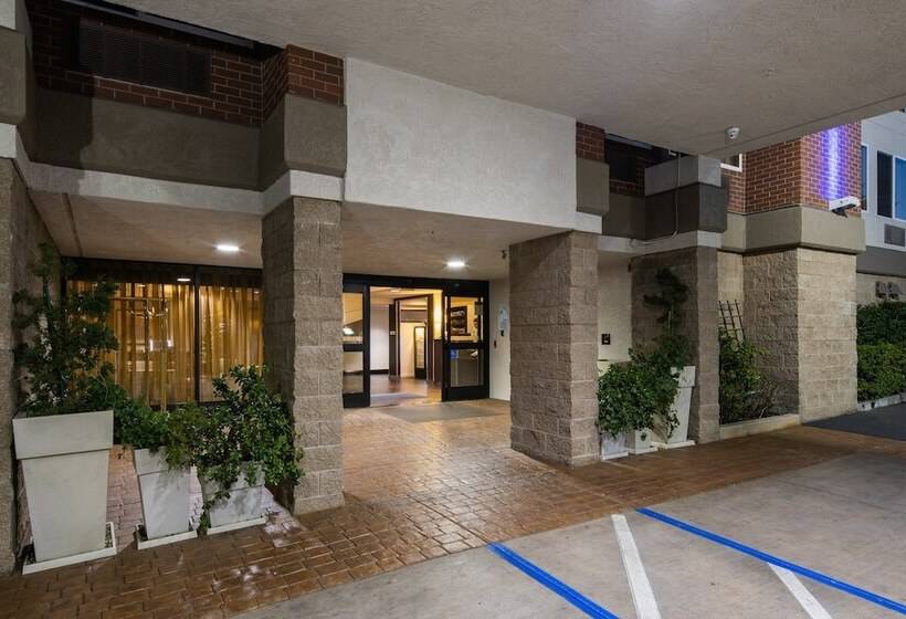 هتل Holiday Inn Express Castro Valley