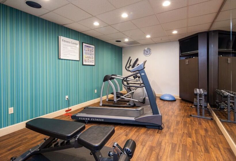 هتل Holiday Inn Express Castro Valley