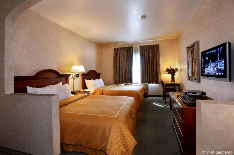 هتل Holiday Inn Express & Suites Lake Forest By Ihg
