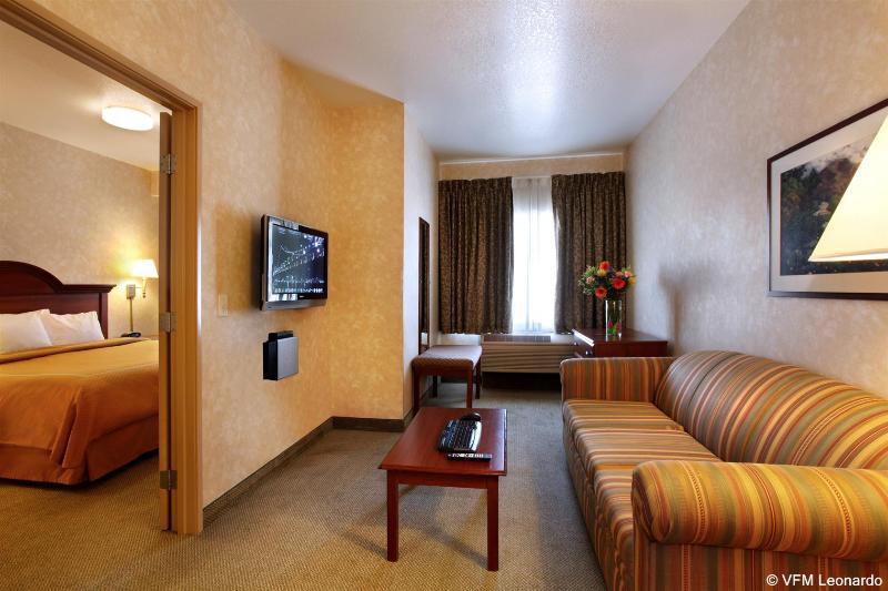 هتل Holiday Inn Express & Suites Lake Forest By Ihg