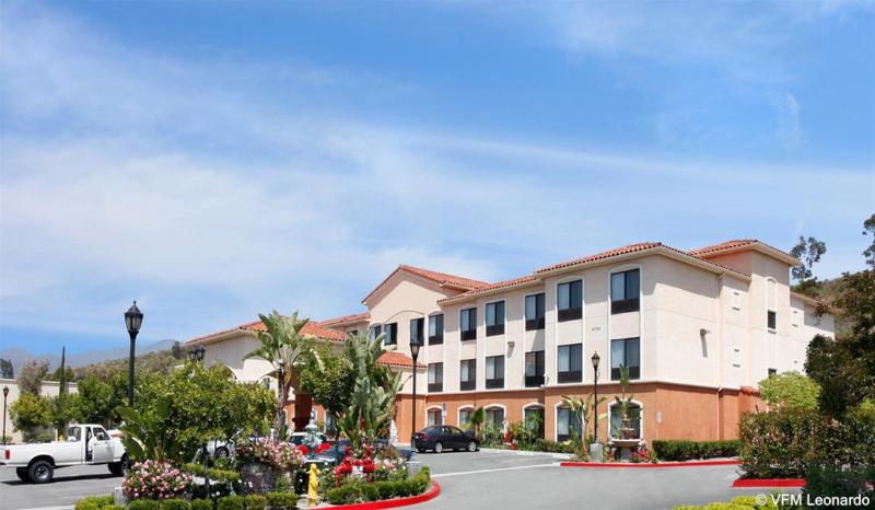 هتل Holiday Inn Express & Suites Lake Forest By Ihg