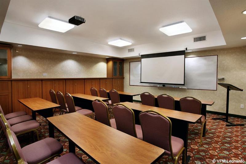 هتل Holiday Inn Express & Suites Lake Forest By Ihg