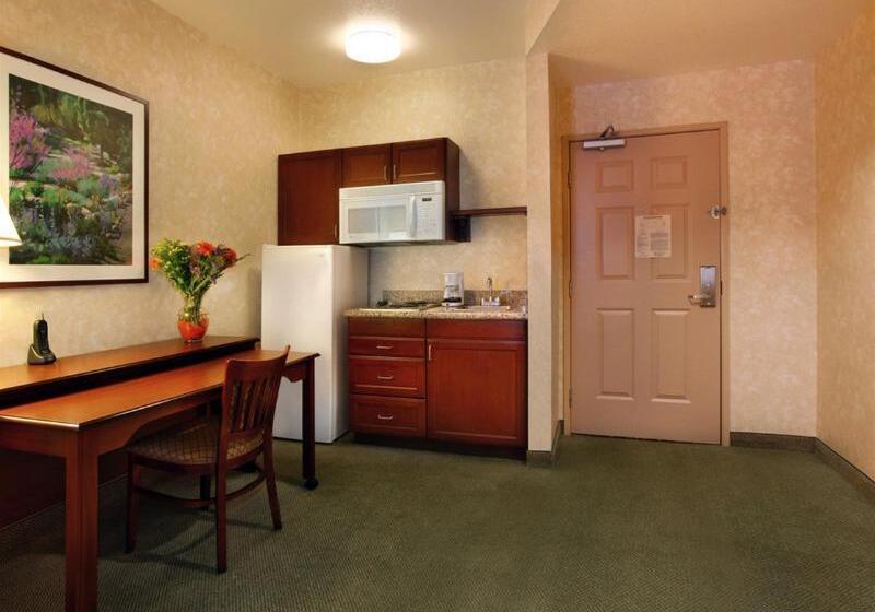 هتل Holiday Inn Express & Suites Lake Forest By Ihg