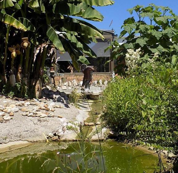Отель Logis Hôtel & Spa Le Saint Antoine