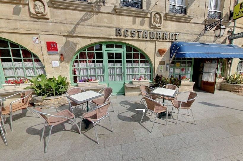 ホテル Hostellerie Saint Martin  Logis Hôtel Et Restaurant