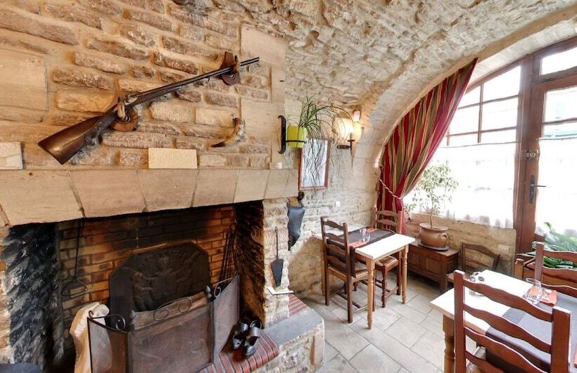 ホテル Hostellerie Saint Martin  Logis Hôtel Et Restaurant