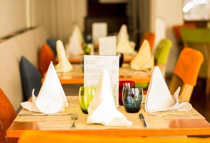 هتل Hôtel Restaurant Des Remparts